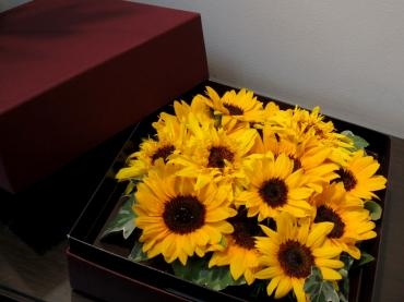 夏をぎゅっとつめたBOXフラワー　✿✿｜「フローラルはなじん」　（愛知県名古屋市中村区の花キューピット加盟店 花屋）のブログ