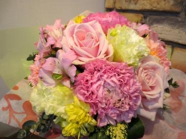 母の日まで一カ月を切りました♪｜「フローラルはなじん」　（愛知県名古屋市中村区の花キューピット加盟店 花屋）のブログ